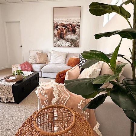 Rustling Oaks Nz Boho Pool House Hotel Cambridge Buitenkant foto