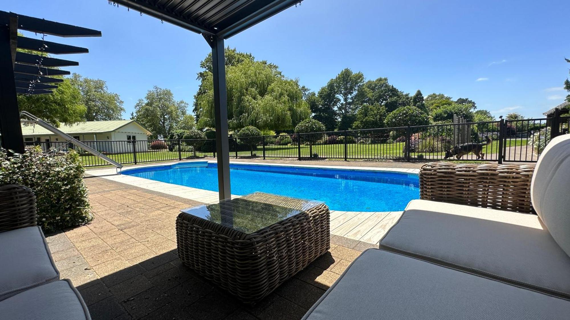 Rustling Oaks Nz Boho Pool House Hotel Cambridge Buitenkant foto